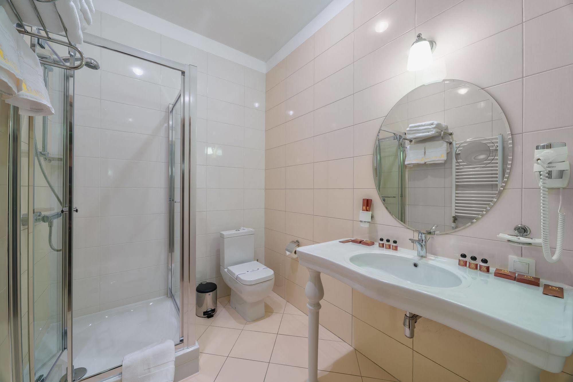 Alarus Luxe Hotel Odessa Exteriör bild