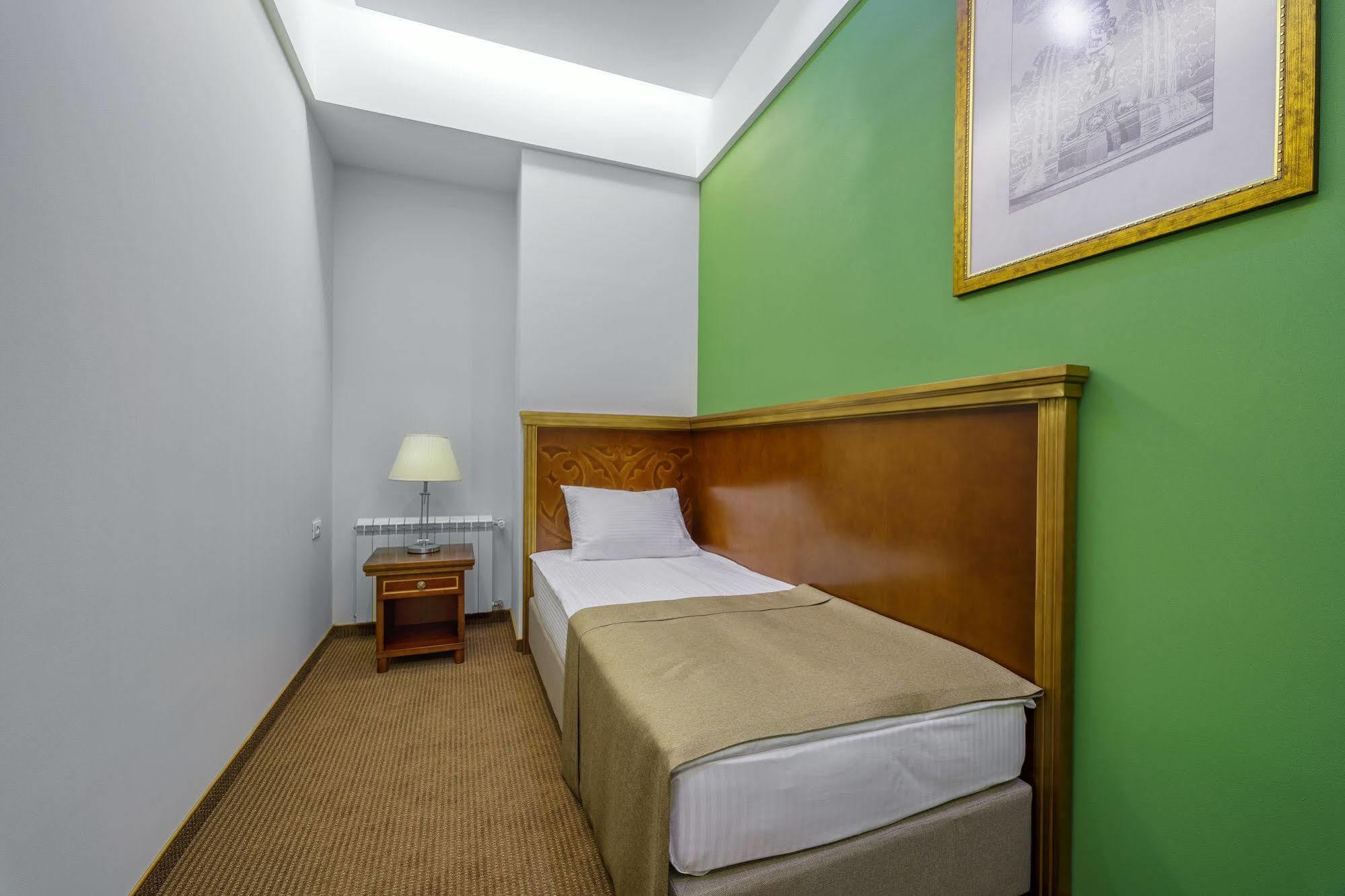 Alarus Luxe Hotel Odessa Exteriör bild