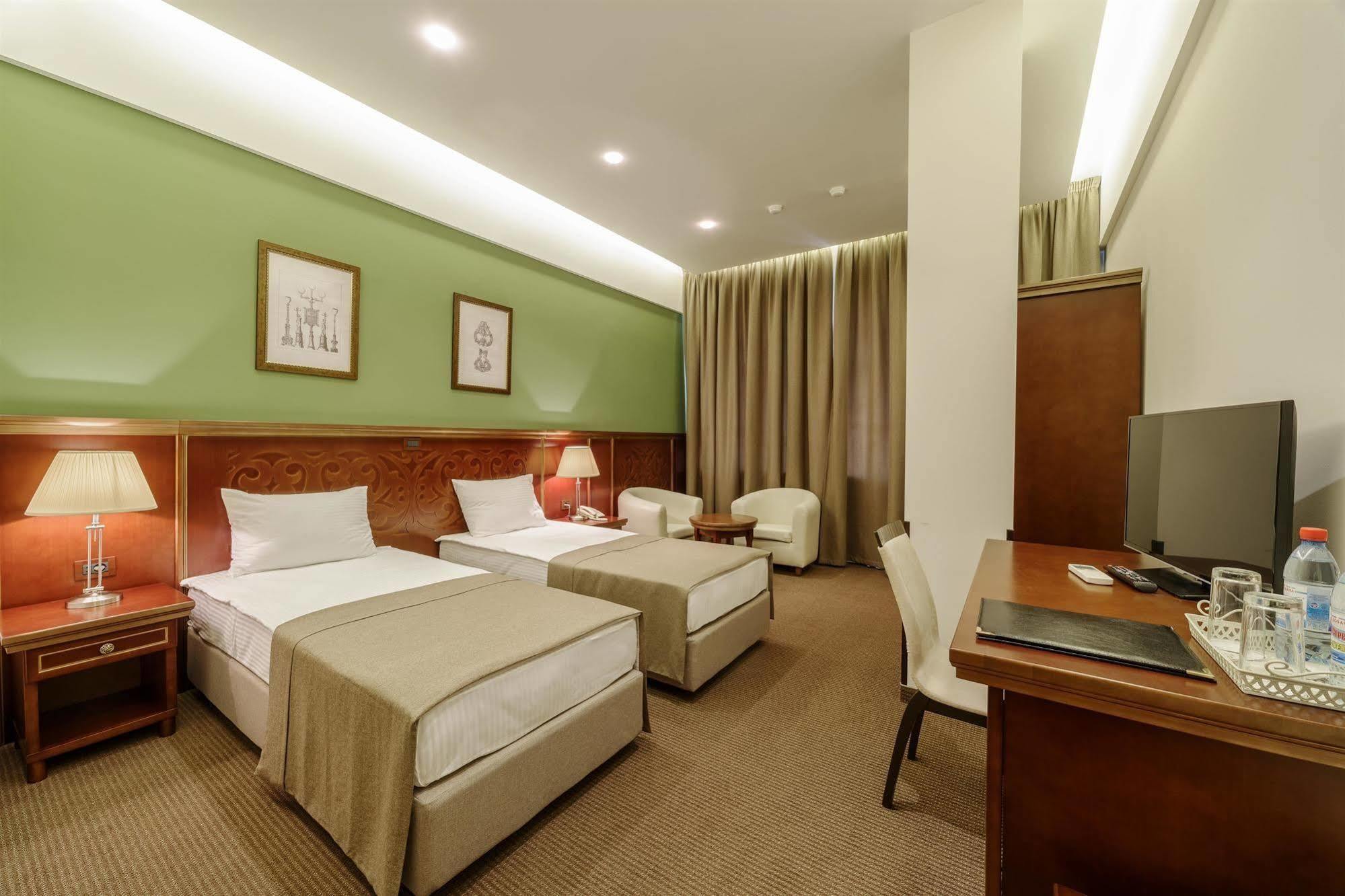 Alarus Luxe Hotel Odessa Exteriör bild