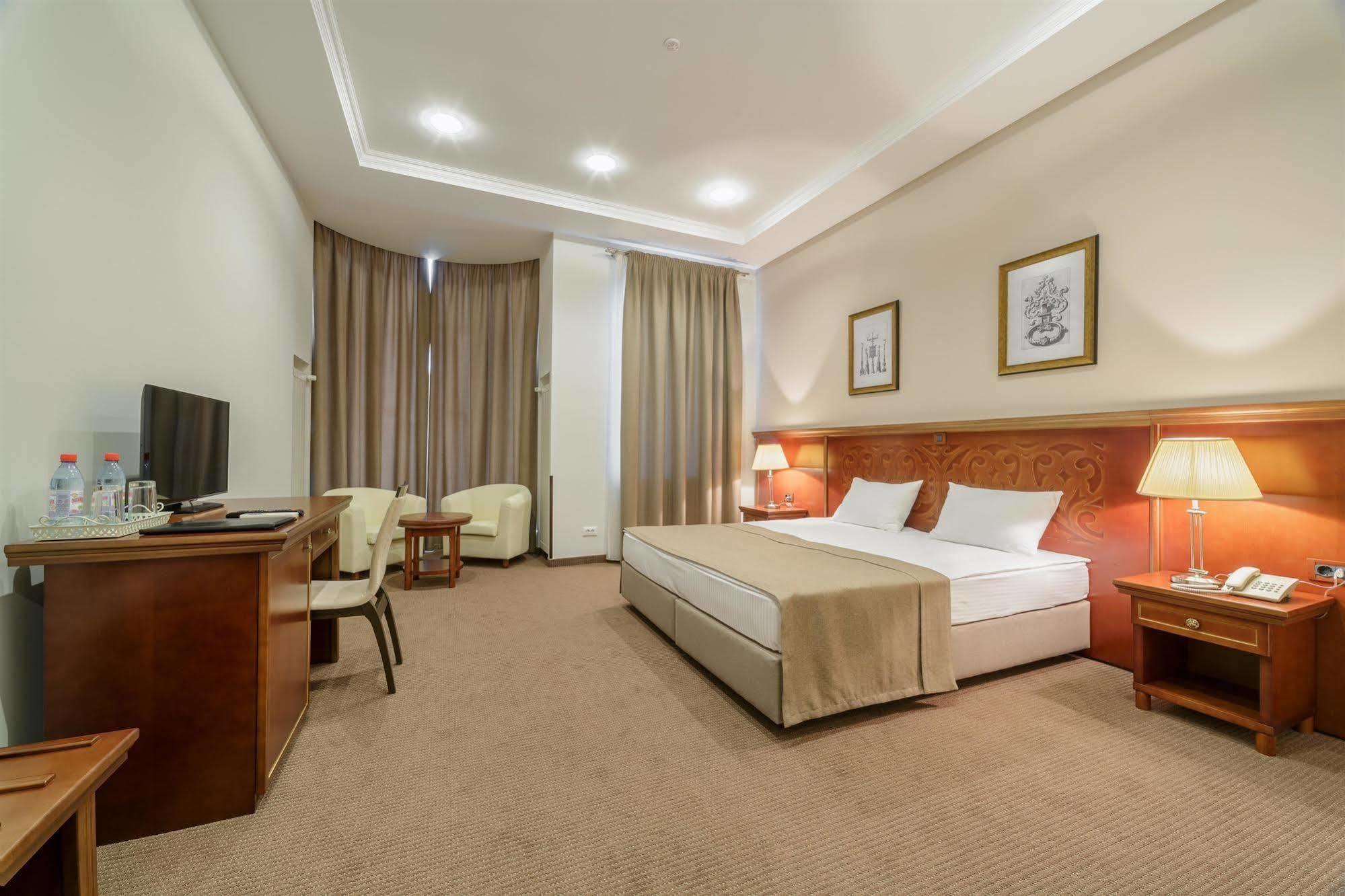 Alarus Luxe Hotel Odessa Exteriör bild