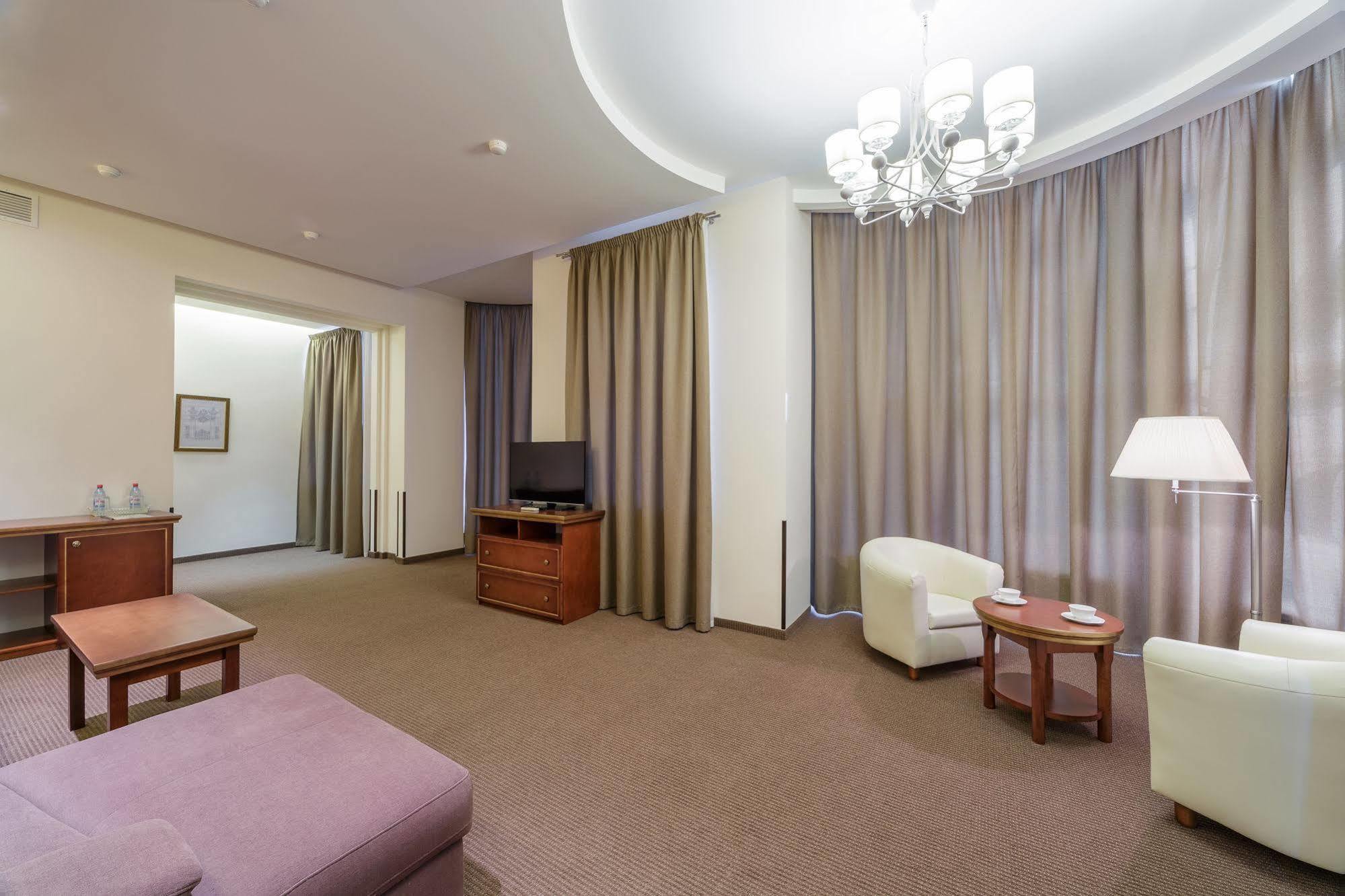 Alarus Luxe Hotel Odessa Exteriör bild