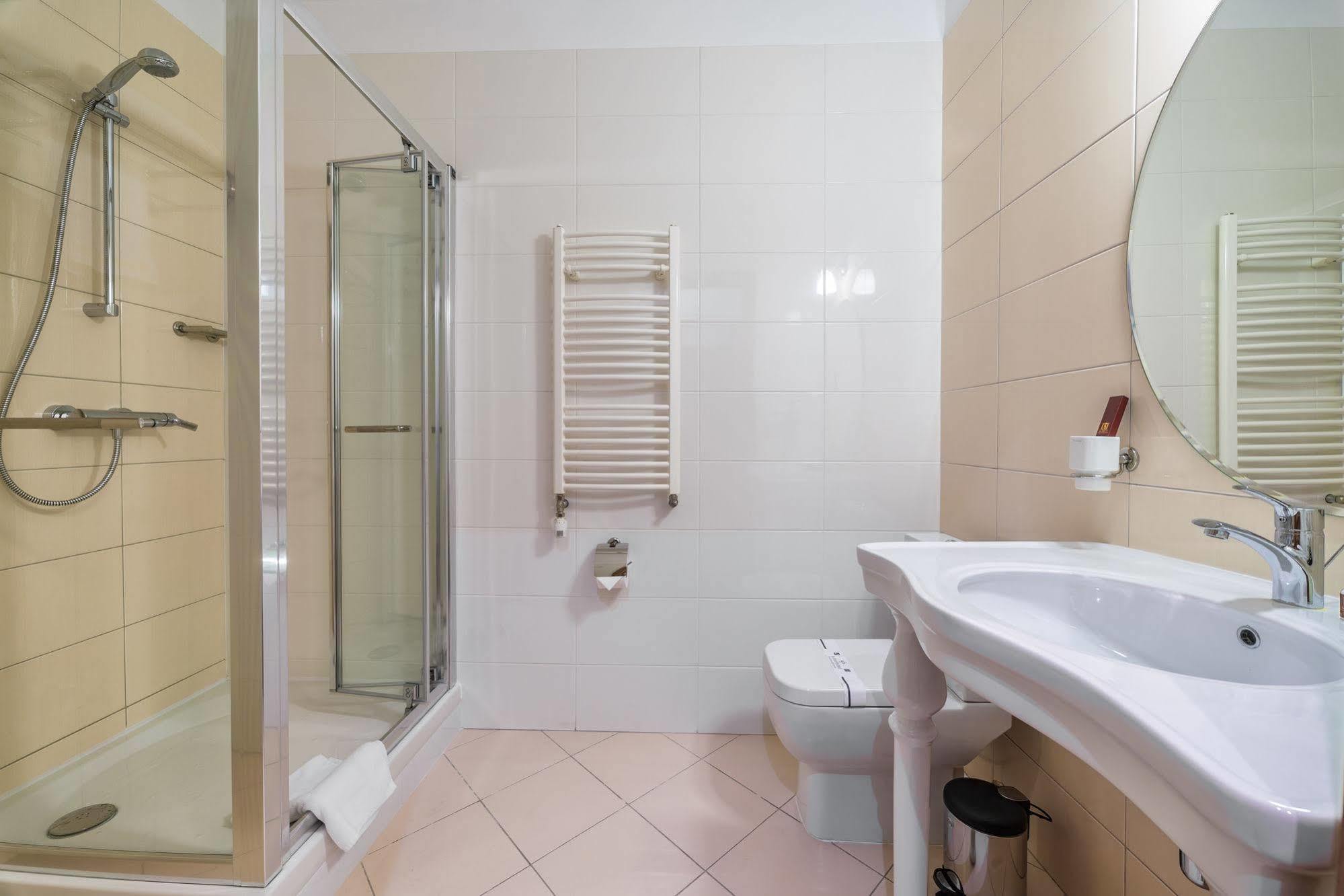 Alarus Luxe Hotel Odessa Exteriör bild