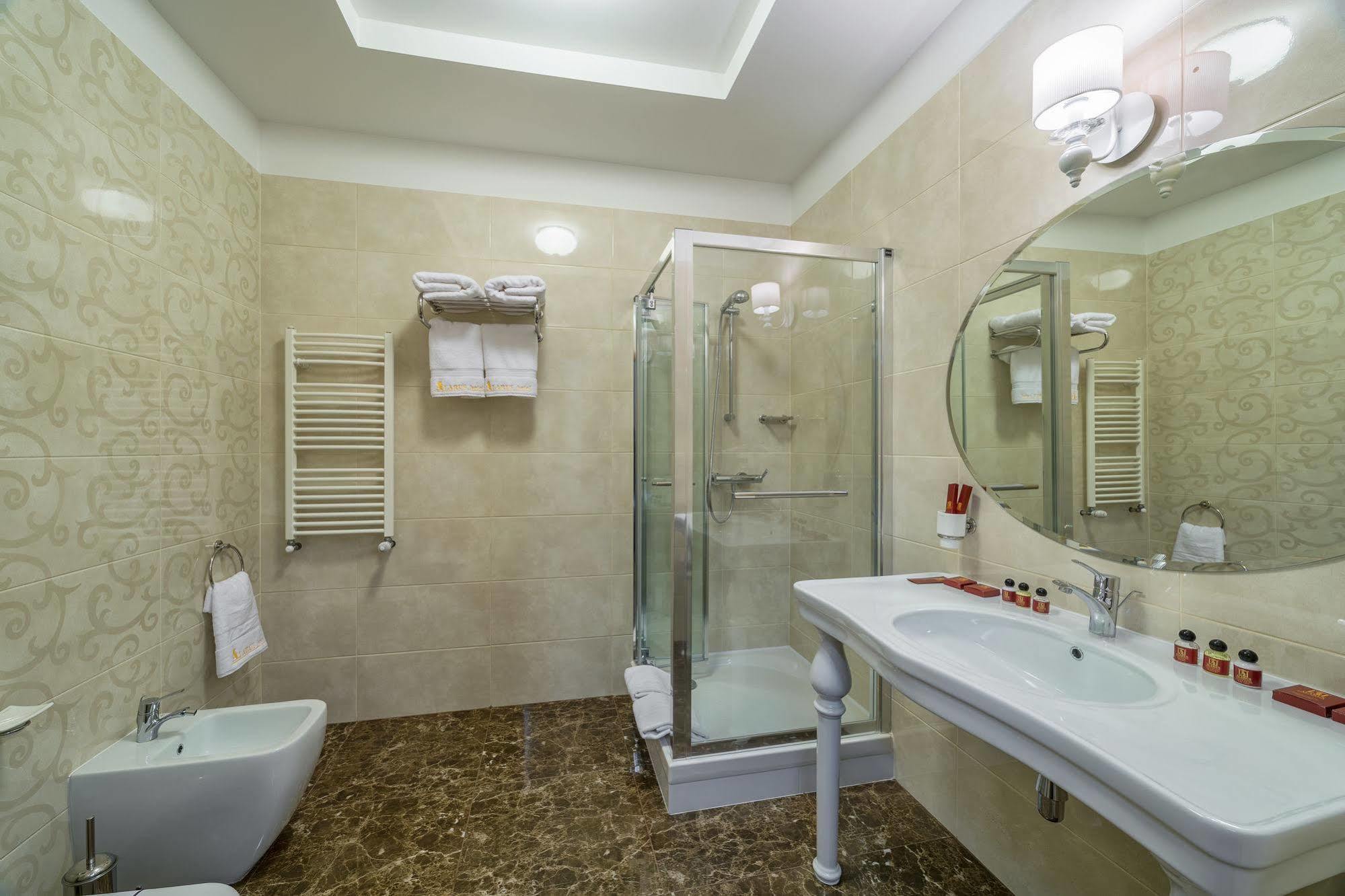 Alarus Luxe Hotel Odessa Exteriör bild