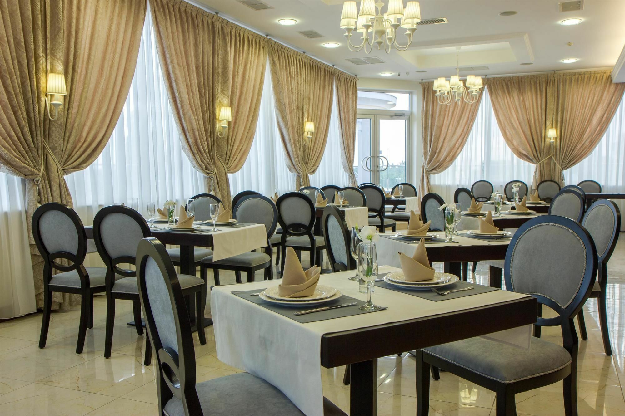 Alarus Luxe Hotel Odessa Exteriör bild
